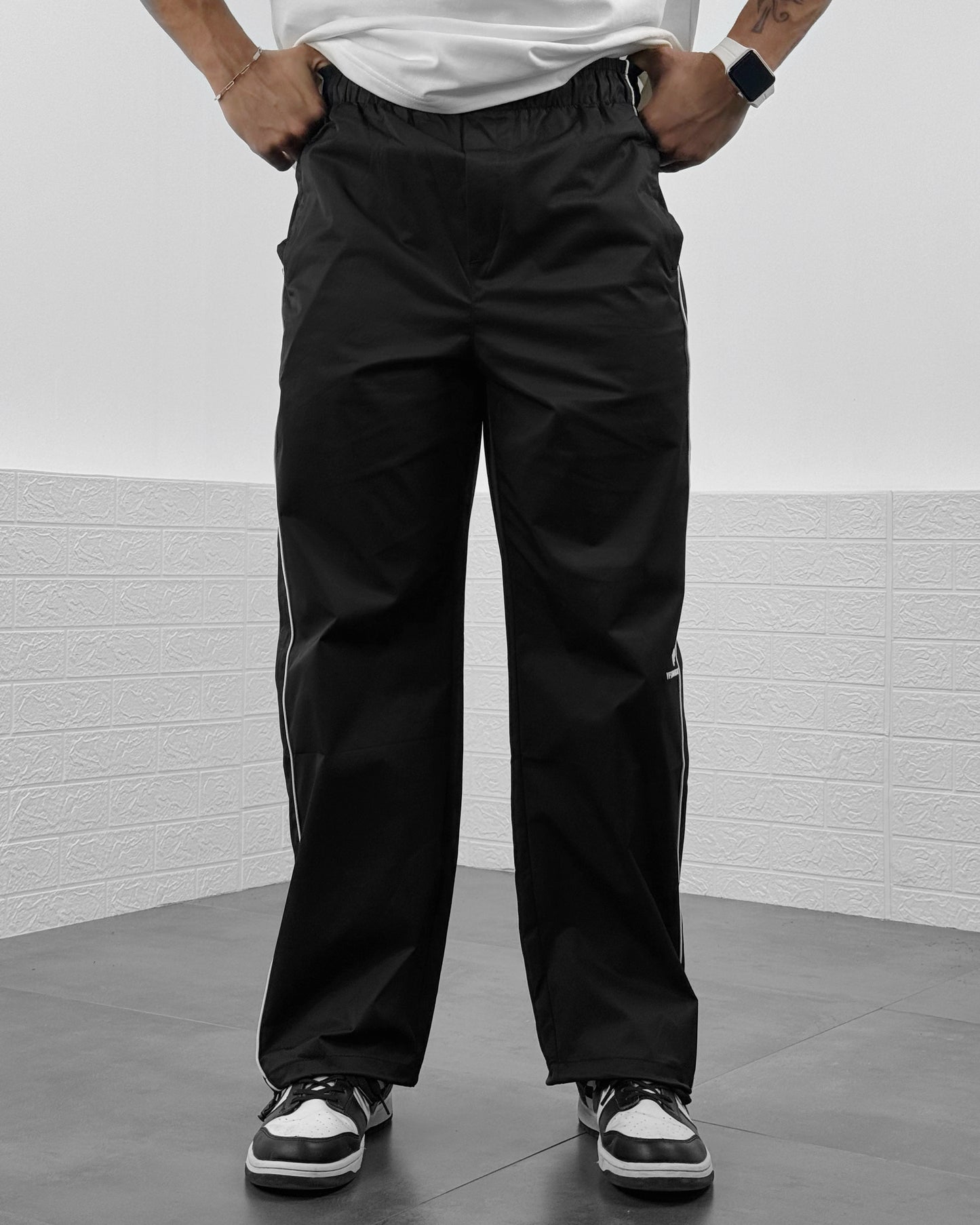 men's parachute pants (black)