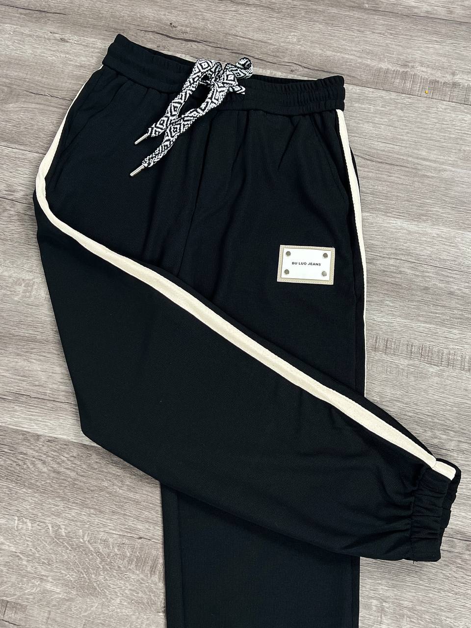 Black sweatpants side stripe (P007)