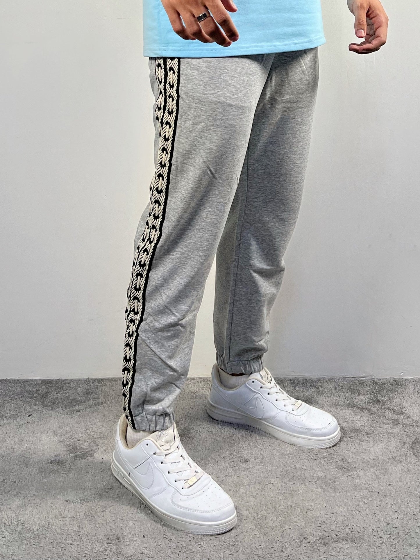 Grey sweatpants side stripe (P010)