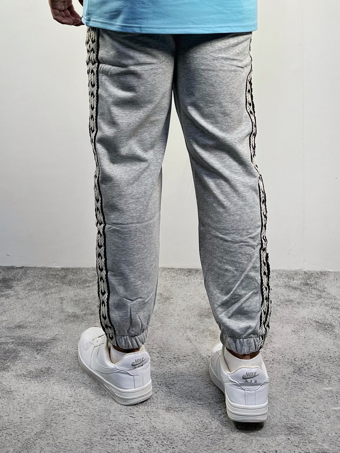 Grey sweatpants side stripe (P010)